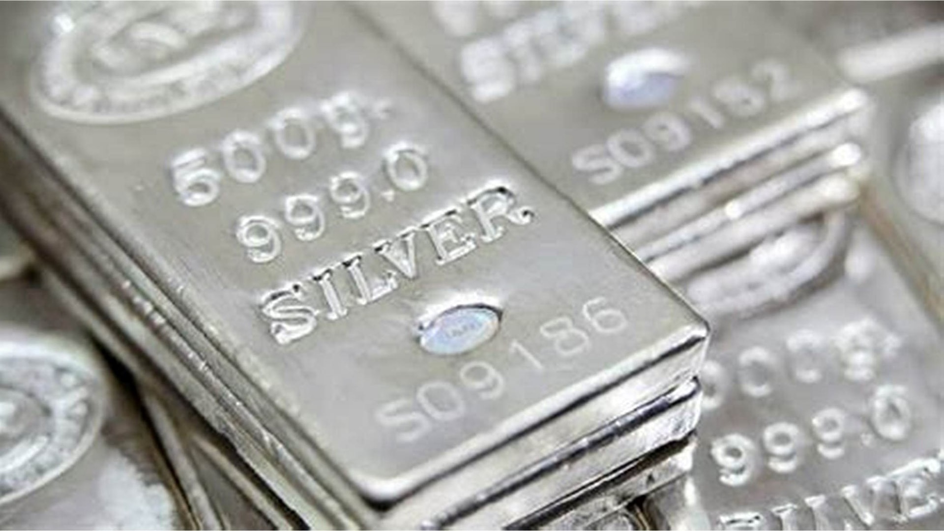 Giá bạc hôm nay 27/2: suy yếu cùng giá vàng do biến động về chính sách thuế quan của Mỹ - Ảnh 1