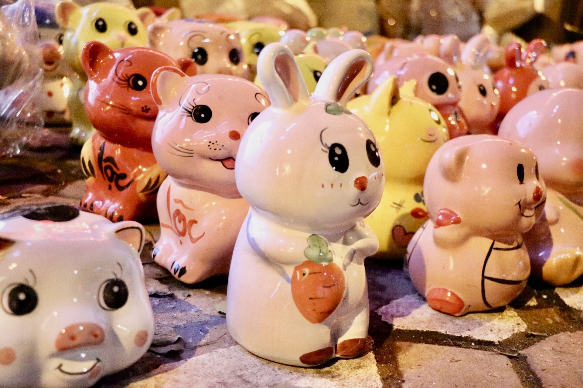 Nhiều người mua heo đất lấy may đầu năm - Ảnh 8