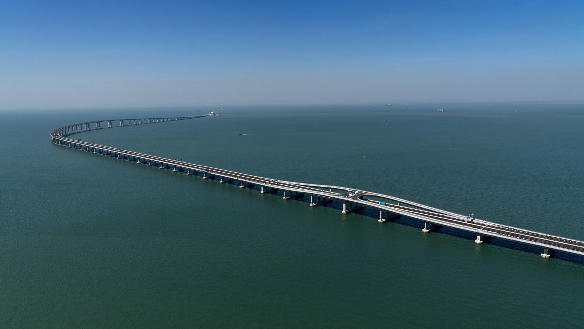 Dùng vật liệu tre cho cầu vượt biển dài gấp 20 lần cầu Golden Gate, ngành công nghiệp tre 74 tỷ USD của quốc gia hàng xóm Việt Nam 'đỉnh' như thế nào? - Ảnh 1