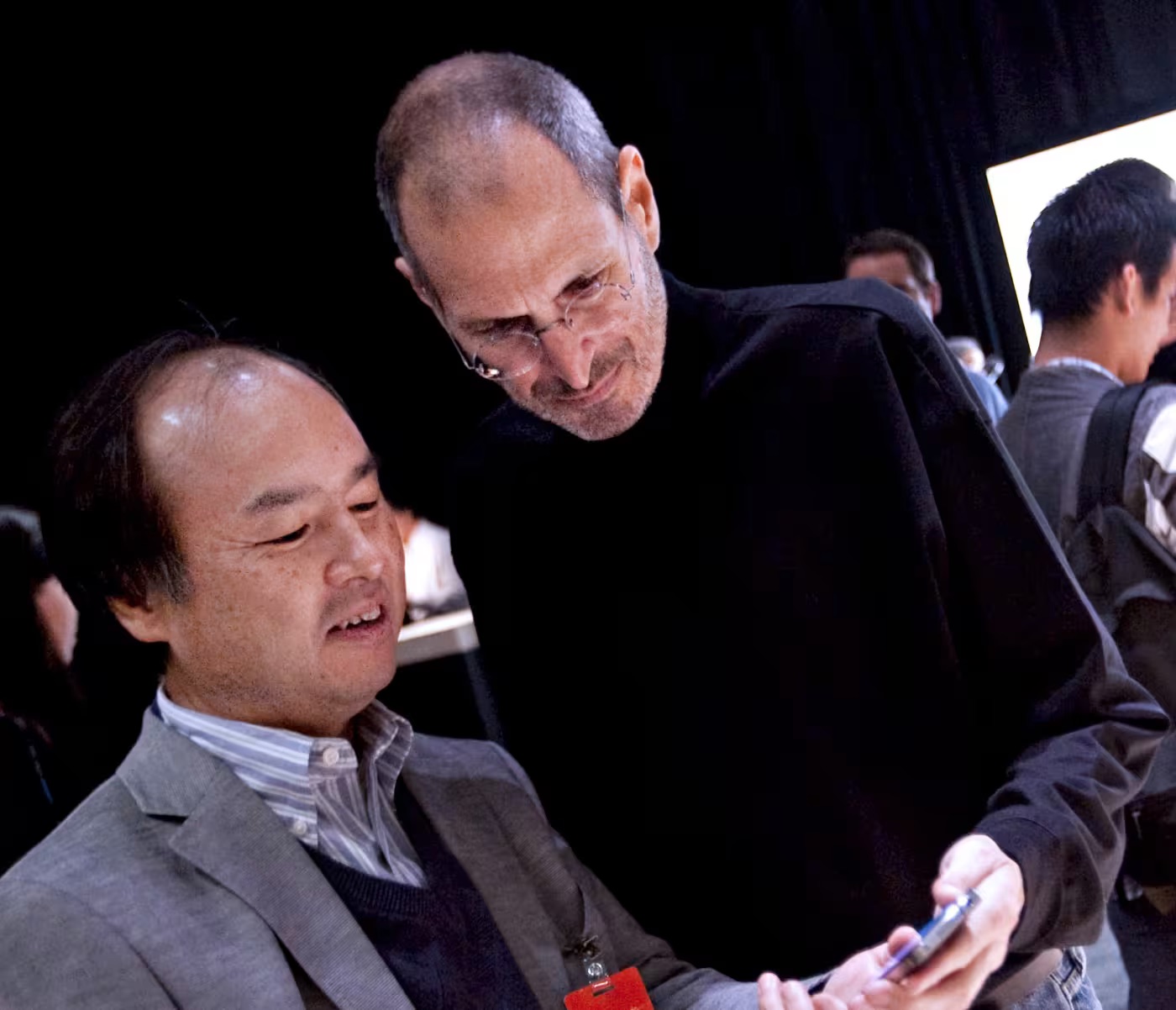 "Gã điên" châu Á và ván cược 18 tỉ đô vào iPhone - Ảnh 1