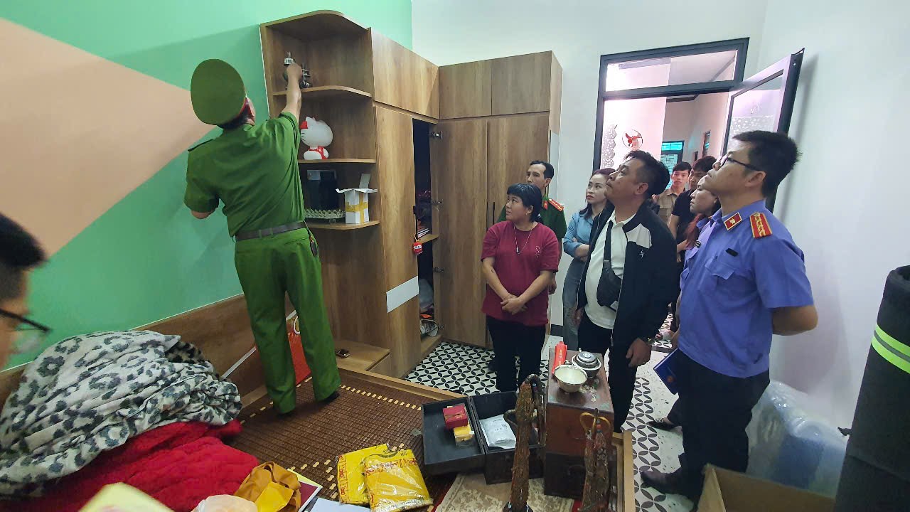 CLIP: Cận cảnh khám xét nơi tu tập "thành tiên", lừa đảo gần 100 tỉ đồng - Ảnh 5