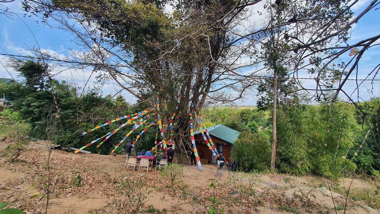 CLIP: Cận cảnh khám xét nơi tu tập "thành tiên", lừa đảo gần 100 tỉ đồng - Ảnh 9