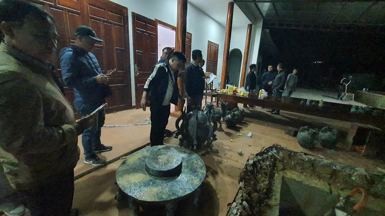 CLIP: Cận cảnh khám xét nơi tu tập "thành tiên", lừa đảo gần 100 tỉ đồng - Ảnh 11