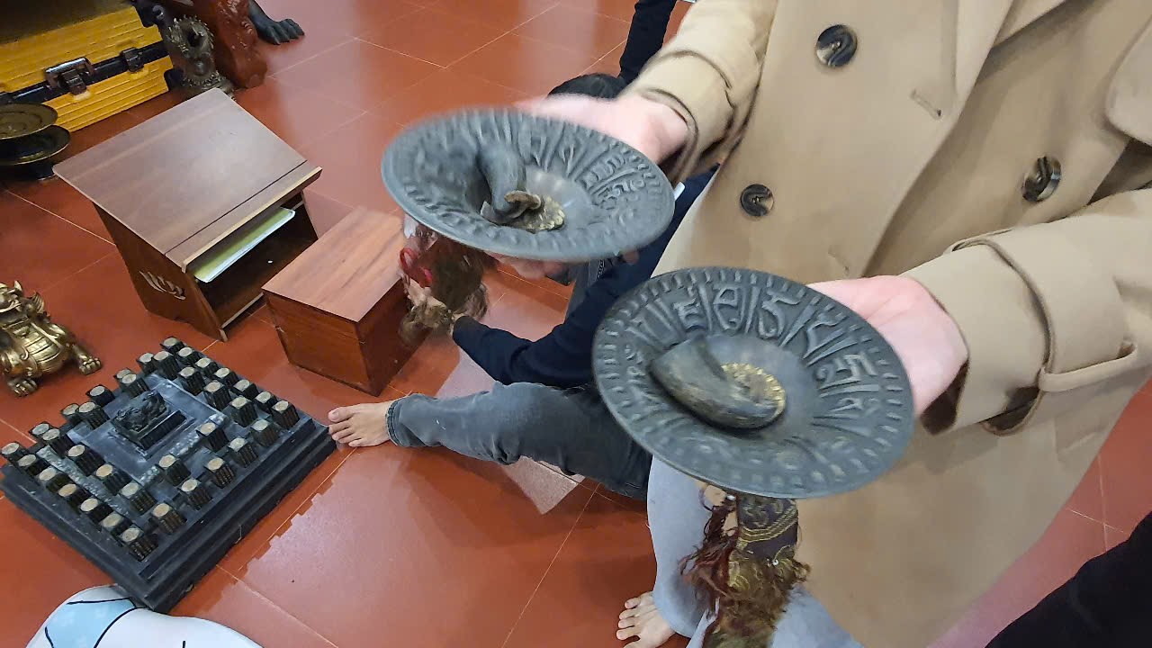 CLIP: Cận cảnh khám xét nơi tu tập "thành tiên", lừa đảo gần 100 tỉ đồng - Ảnh 13