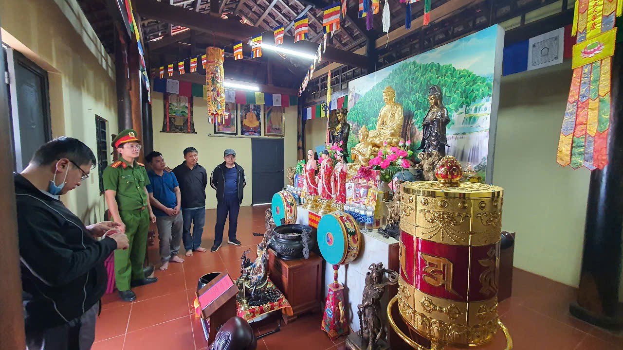 CLIP: Cận cảnh khám xét nơi tu tập "thành tiên", lừa đảo gần 100 tỉ đồng - Ảnh 17