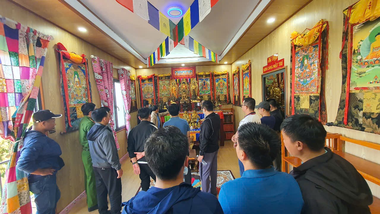 CLIP: Cận cảnh khám xét nơi tu tập "thành tiên", lừa đảo gần 100 tỉ đồng - Ảnh 18