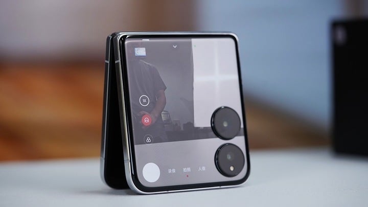 Những mẫu điện thoại gập dọc sắp ra mắt năm 2025, Apple đứng ngoài cuộc chơi - Ảnh 3