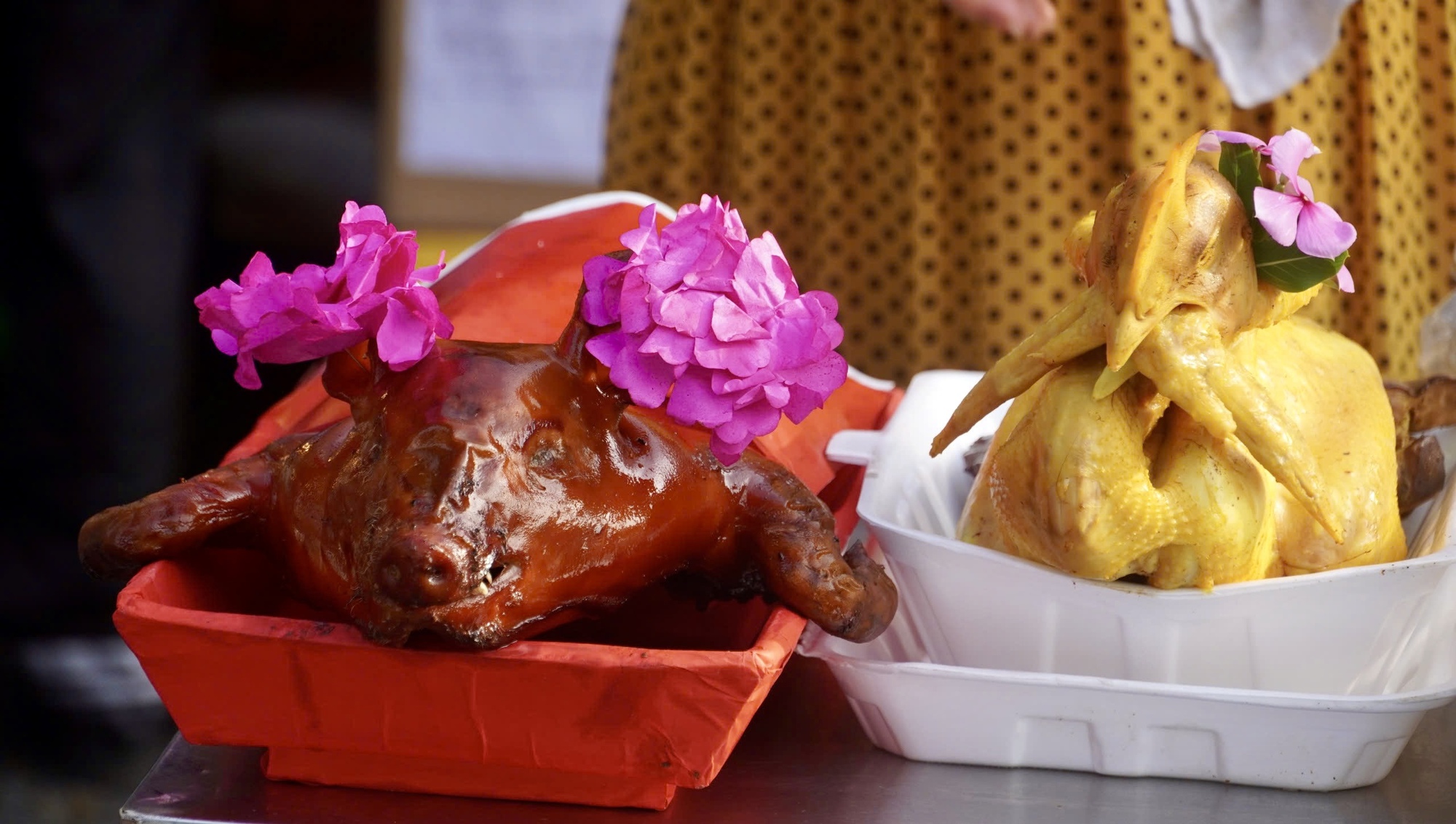 Người dân Vũng Tàu xếp hàng dài từ 4 giờ sáng trên đường Nguyễn Tri Phương trong ngày vía Thần Tài - Ảnh 6