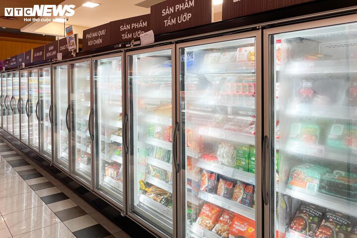Siêu thị lại đầy ắp hàng hóa sau kỳ nghỉ Tết Nguyên đán Ất Tỵ - Ảnh 15