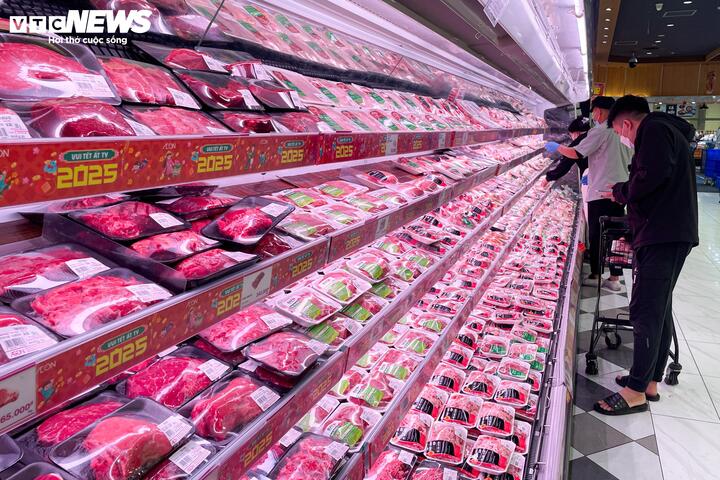 Siêu thị lại đầy ắp hàng hóa sau kỳ nghỉ Tết Nguyên đán Ất Tỵ - Ảnh 3