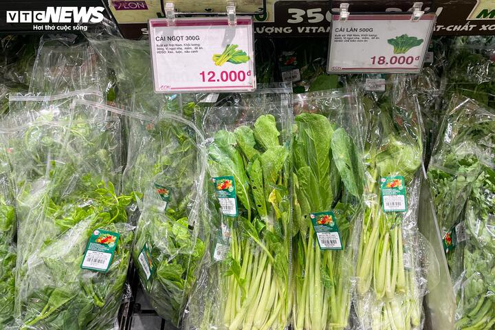 Siêu thị lại đầy ắp hàng hóa sau kỳ nghỉ Tết Nguyên đán Ất Tỵ - Ảnh 11