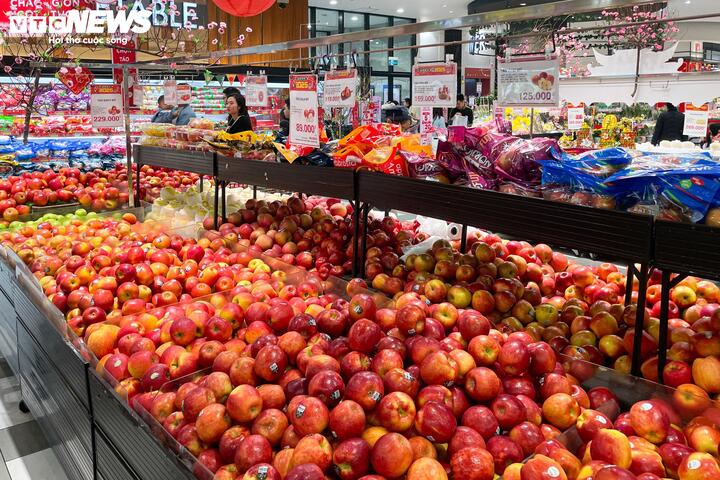 Siêu thị lại đầy ắp hàng hóa sau kỳ nghỉ Tết Nguyên đán Ất Tỵ - Ảnh 12