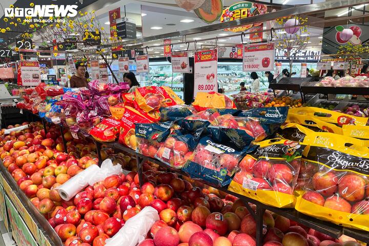 Siêu thị lại đầy ắp hàng hóa sau kỳ nghỉ Tết Nguyên đán Ất Tỵ - Ảnh 14