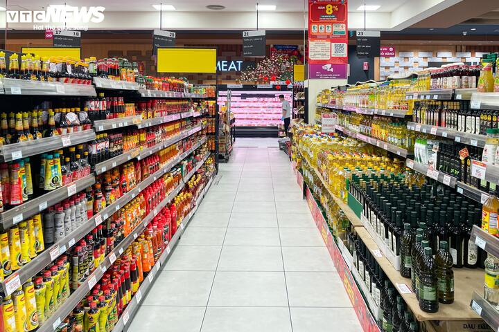 Siêu thị lại đầy ắp hàng hóa sau kỳ nghỉ Tết Nguyên đán Ất Tỵ - Ảnh 17