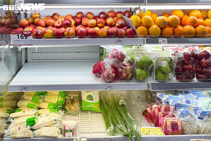 Siêu thị lại đầy ắp hàng hóa sau kỳ nghỉ Tết Nguyên đán Ất Tỵ - Ảnh 21