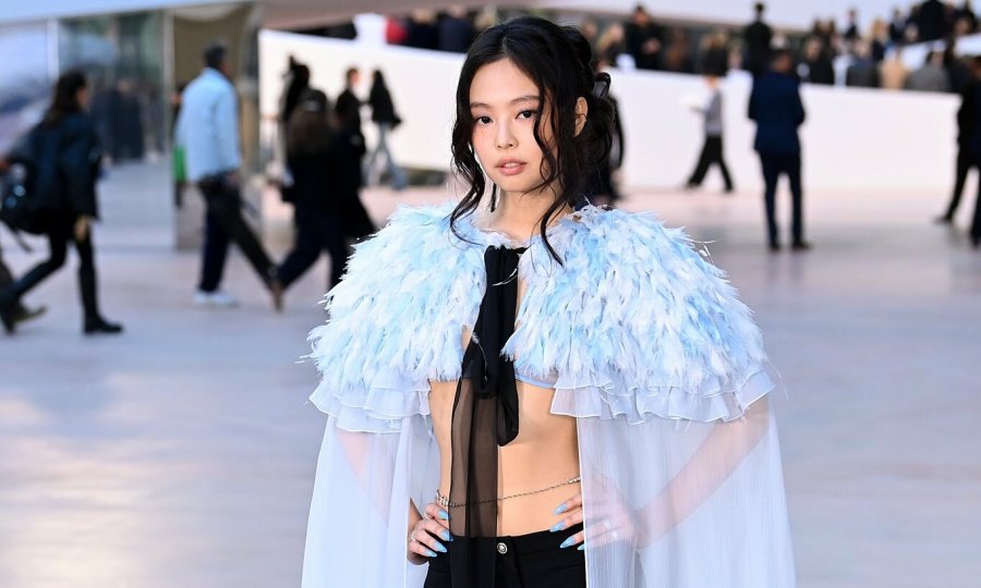 Jennie (BLACKPINK) "gây bão" khi xuất hiện tại Paris chỉ với 1 phụ kiện độc - Ảnh 4