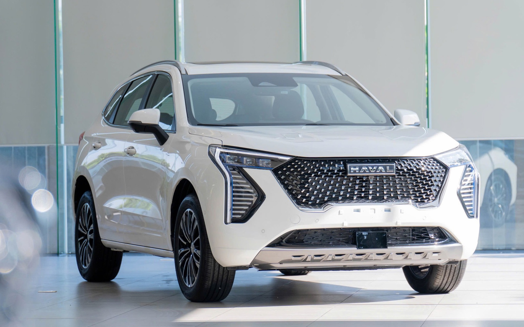 Haval Jolion đã bán tại đại lý: Rẻ nhất 695 triệu tiệm cận Xforce bản full, động cơ tiết kiệm kiểu Corolla Cross - Ảnh 2