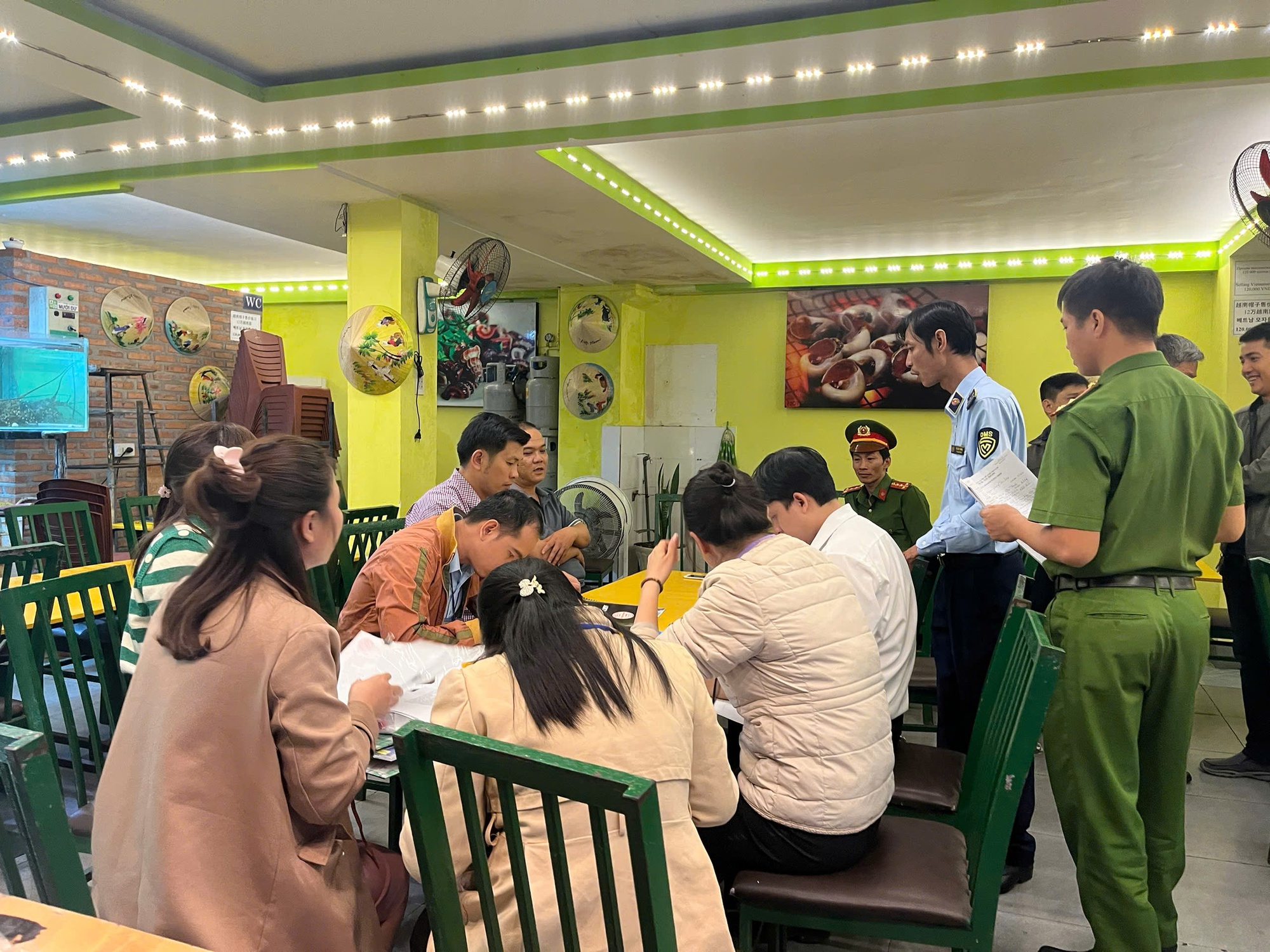 Thông tin mới nhất vụ quán ăn bị tố “chặt chém" ở Nha Trang - Ảnh 1