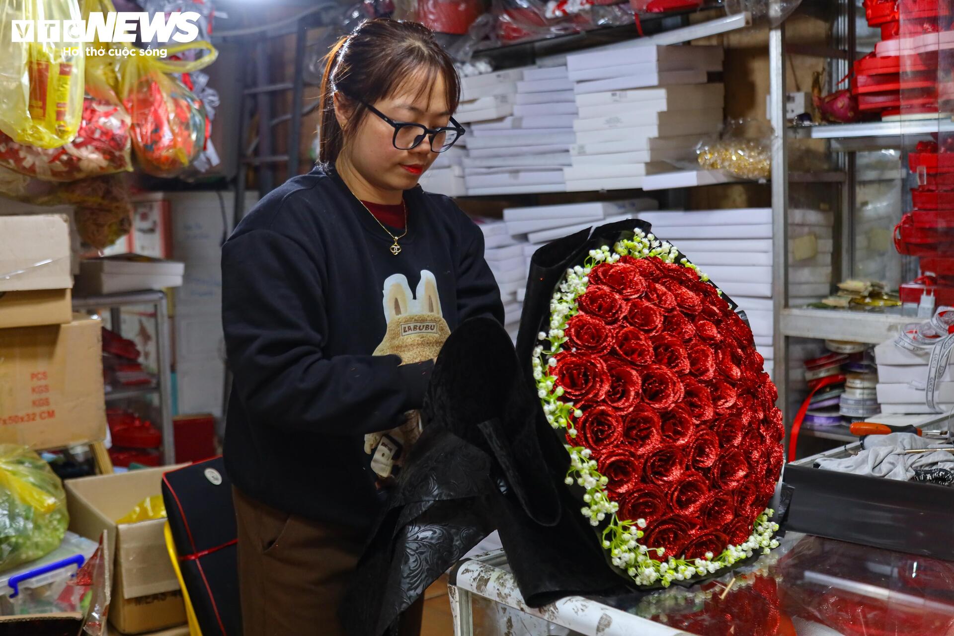 3 tiếng chốt 50 đơn, cửa hàng socola 'hốt bạc' mùa Valentine 2025 - Ảnh 12