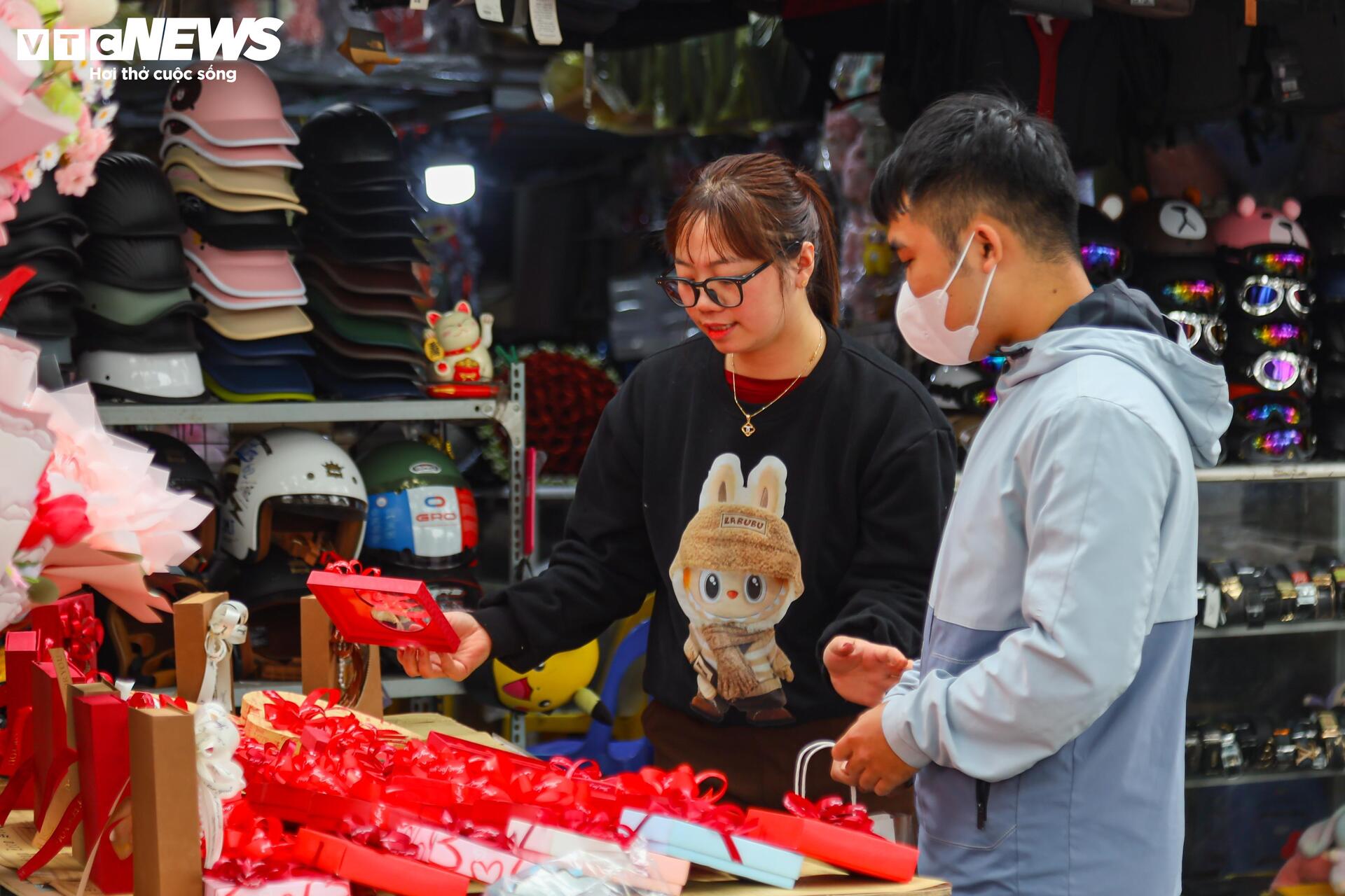 3 tiếng chốt 50 đơn, cửa hàng socola 'hốt bạc' mùa Valentine 2025 - Ảnh 13