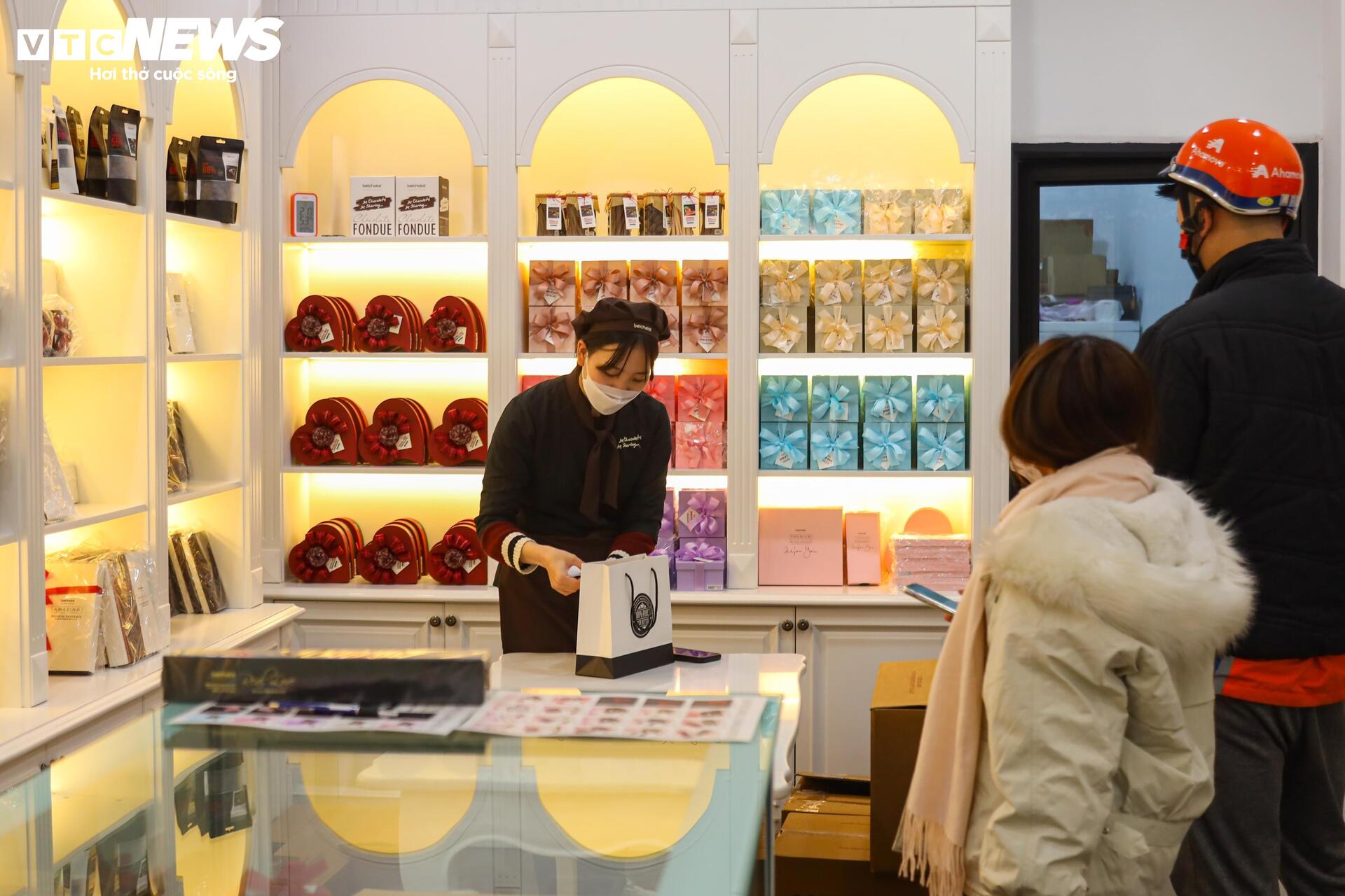 3 tiếng chốt 50 đơn, cửa hàng socola 'hốt bạc' mùa Valentine 2025 - Ảnh 1