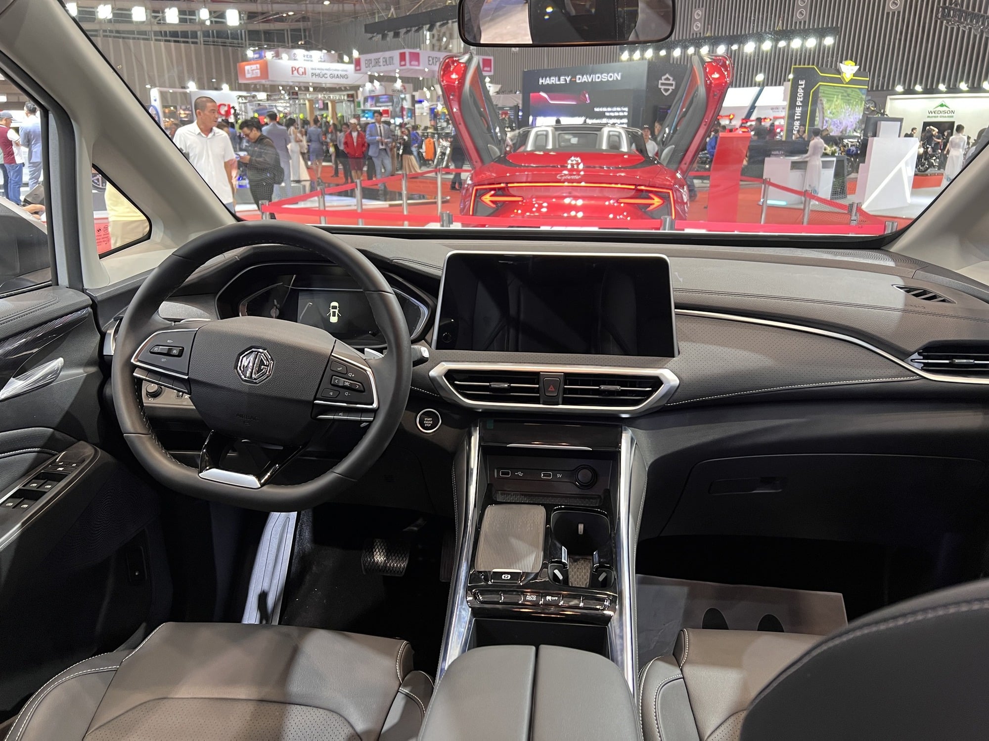 Loạt xe mới ra mắt Việt Nam tháng này: Phân khúc MPV, SUV 5-7 chỗ, có mẫu lần đầu mở bán - Ảnh 2