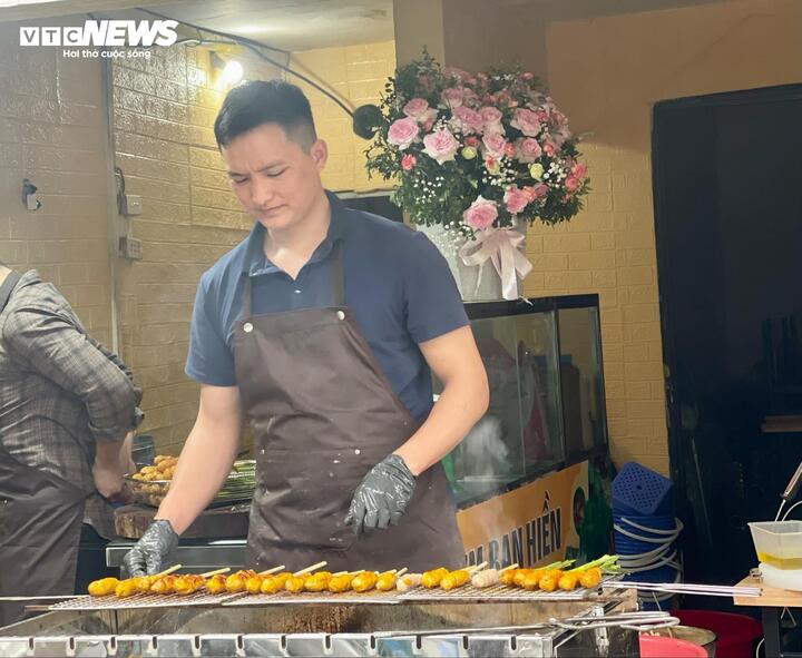 Nguyên liệu ở chợ ngày càng đắt đỏ, quán ăn tăng giá đến 10.000 đồng/suất - Ảnh 3