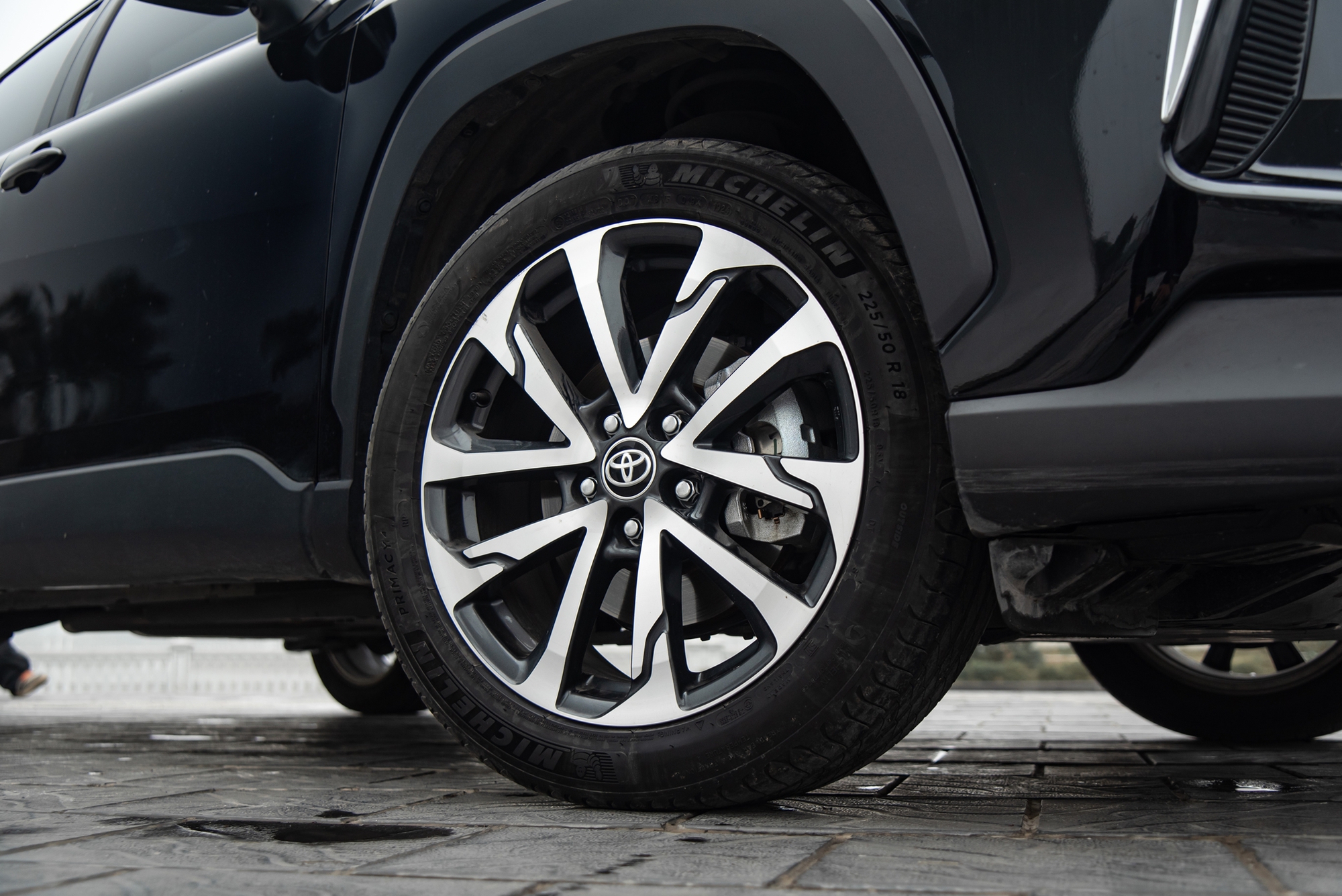 Định mua xe 500 triệu nhưng chốt Toyota Corolla Cross gần 1 tỷ, chủ nhân chia sẻ: ‘Mua ô tô vì cảm thấy lạnh mỗi khi đi xe máy qua cầu’ - Ảnh 4