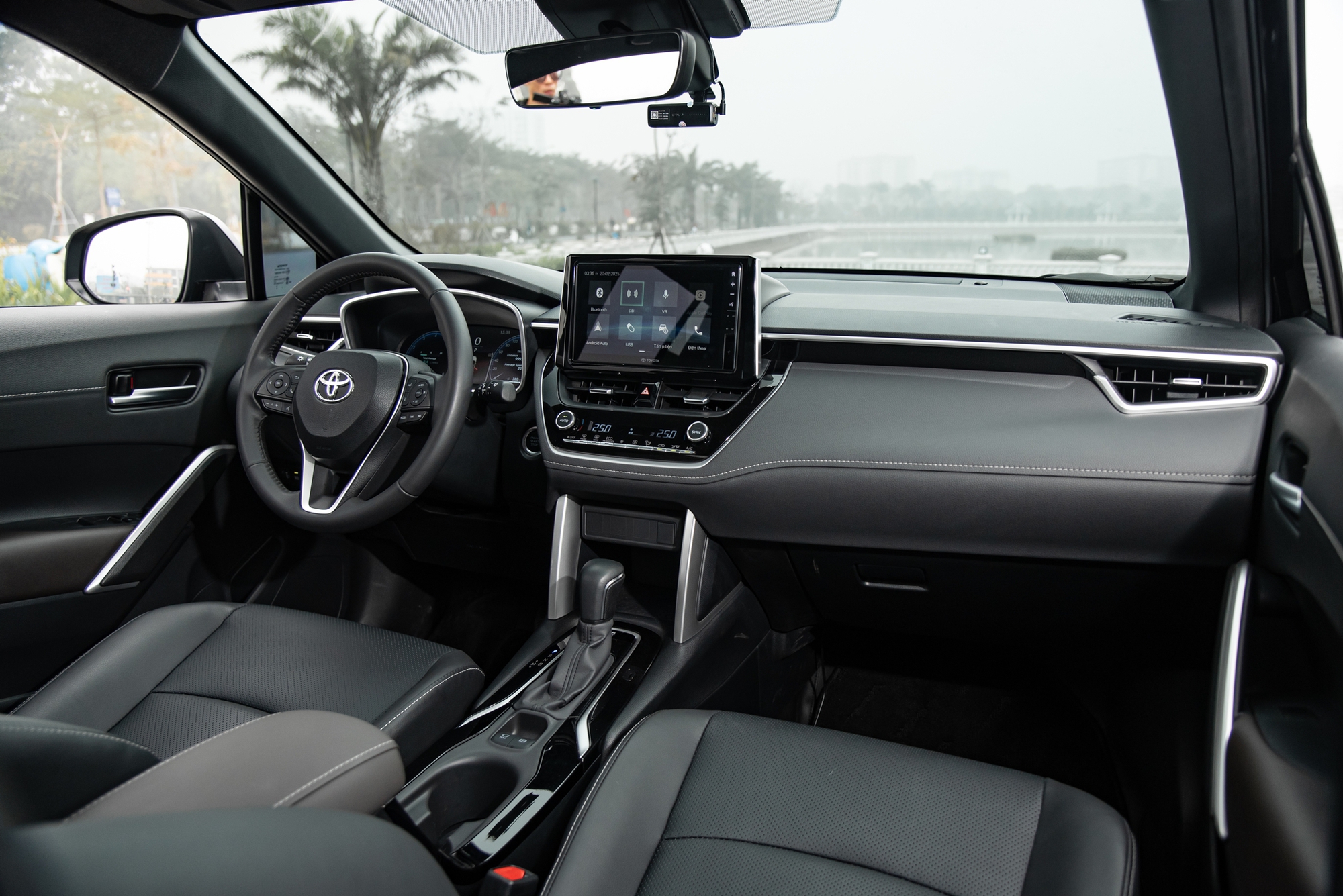 Định mua xe 500 triệu nhưng chốt Toyota Corolla Cross gần 1 tỷ, chủ nhân chia sẻ: ‘Mua ô tô vì cảm thấy lạnh mỗi khi đi xe máy qua cầu’ - Ảnh 12