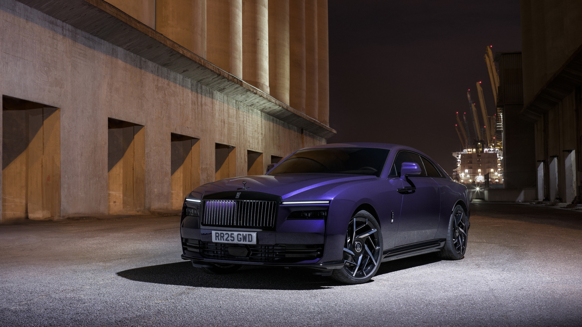 Rolls-Royce Spectre Black Badge chốt giá từ gần 20,6 tỷ, thành xe điện đắt nhất Việt Nam, hơn bản thường 2,6 tỷ nhờ một số điểm khác biệt - Ảnh 2