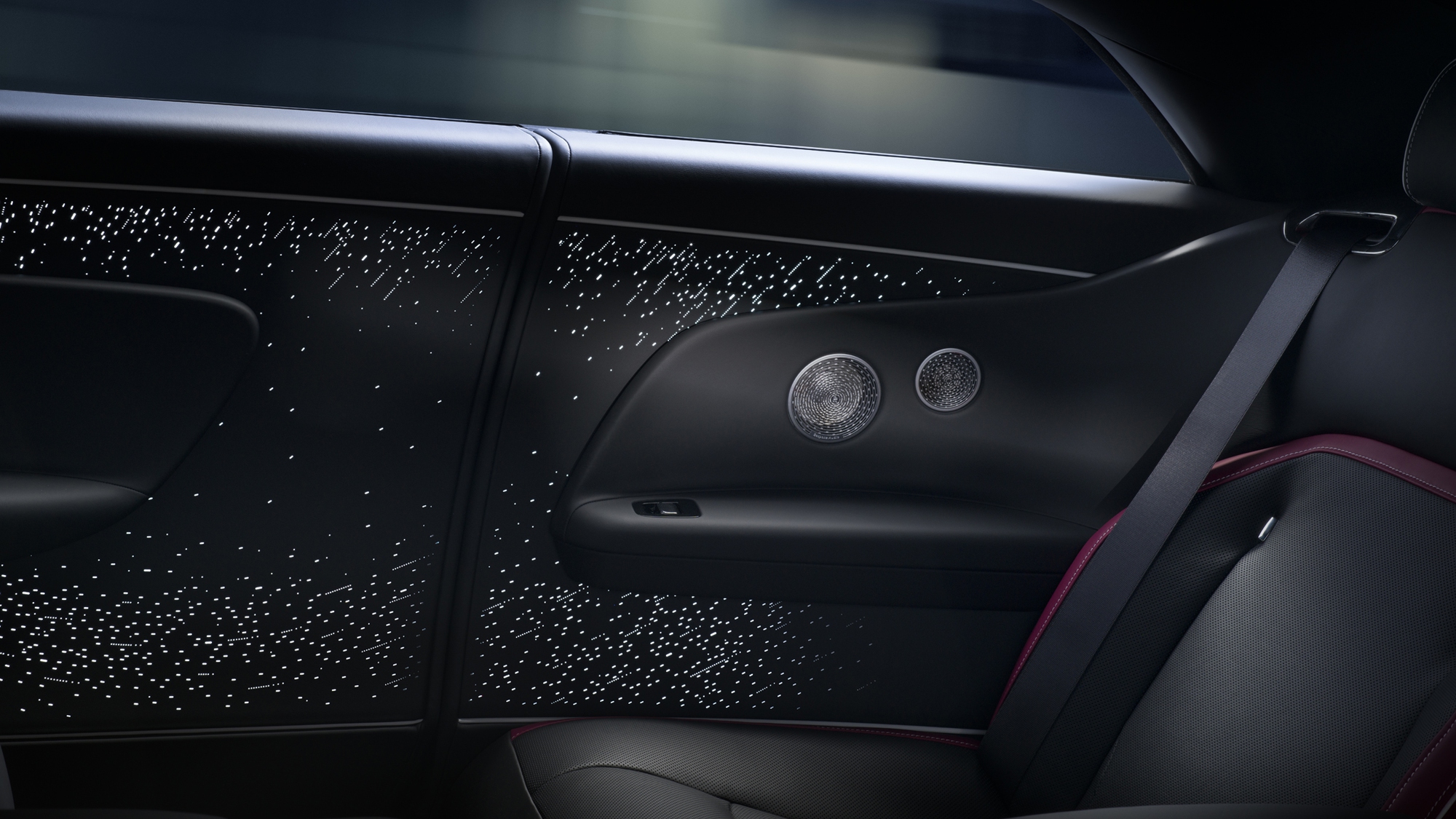 Rolls-Royce Spectre Black Badge chốt giá từ gần 20,6 tỷ, thành xe điện đắt nhất Việt Nam, hơn bản thường 2,6 tỷ nhờ một số điểm khác biệt - Ảnh 13