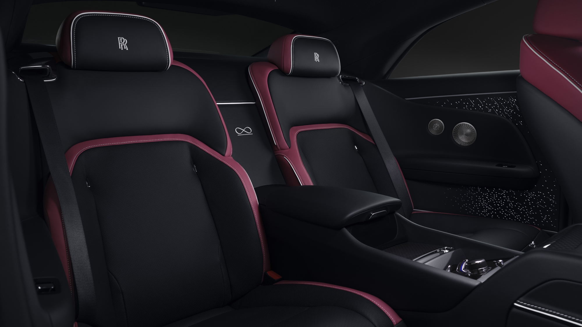 Rolls-Royce Spectre Black Badge chốt giá từ gần 20,6 tỷ, thành xe điện đắt nhất Việt Nam, hơn bản thường 2,6 tỷ nhờ một số điểm khác biệt - Ảnh 16