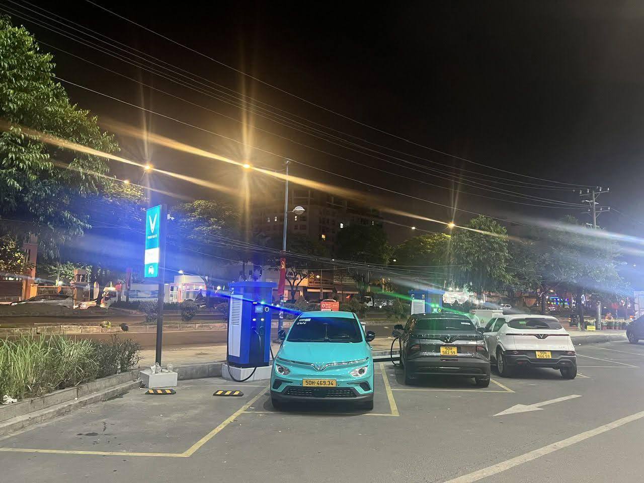 Công ty của tỷ phú Phạm Nhật Vượng vừa ra mắt công nghệ sạc đột phá giúp nâng công suất, rút ngắn đáng kể thời gian sạc - Ảnh 2