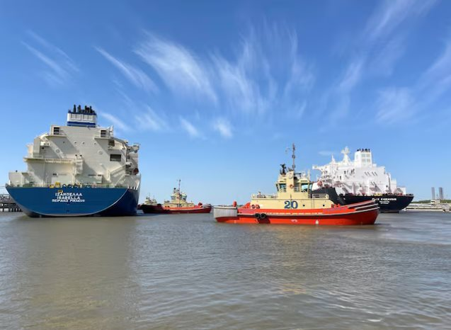 Đúng lộ trình trừng phạt Nga, một quốc gia chuẩn bị cung cấp khí đốt cho châu Âu thông qua đường ống Ukraine - là 'ông vua' xuất khẩu LNG toàn cầu - Ảnh 1