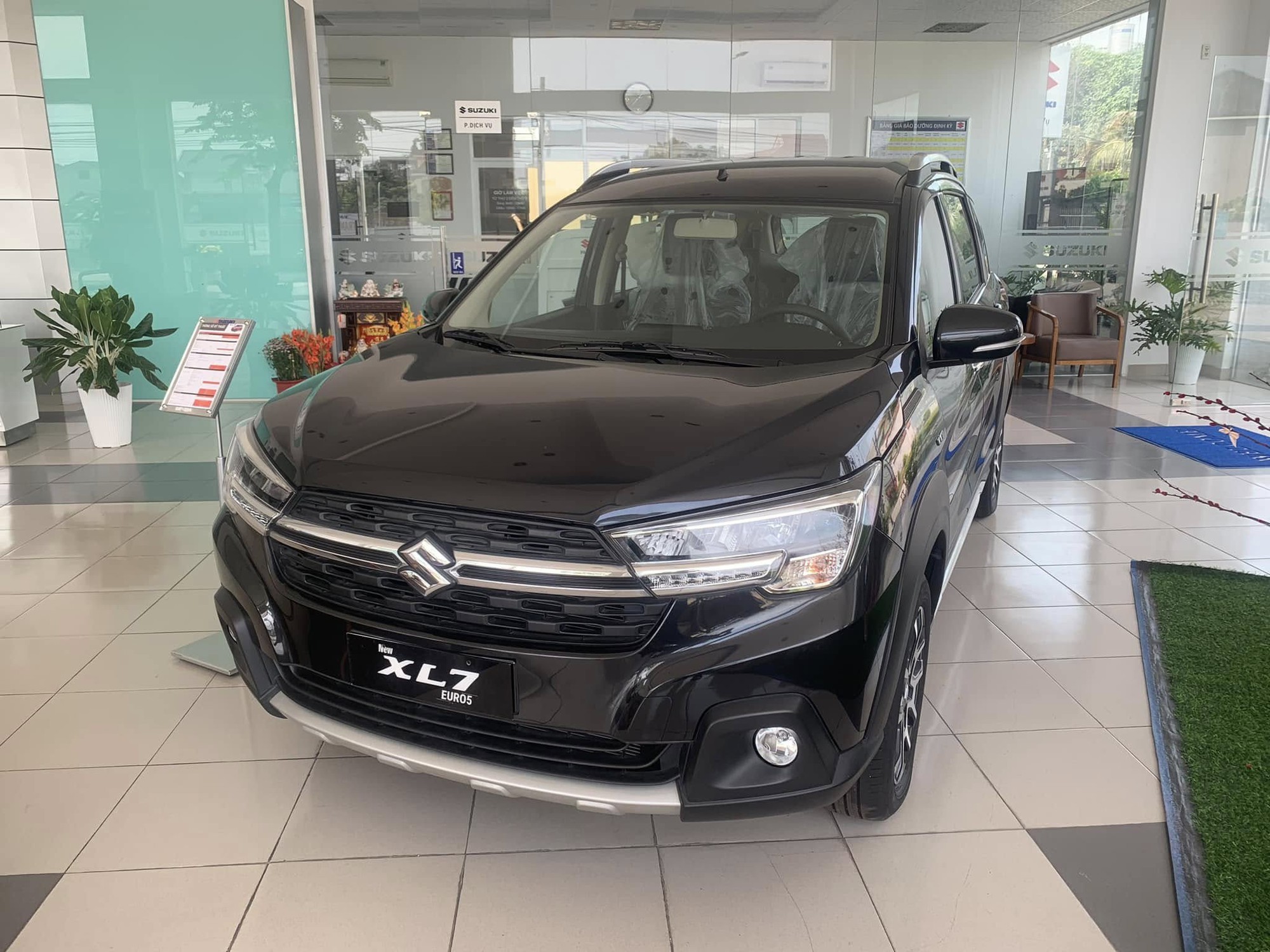 Suzuki XL7 xả nốt bản xăng tại đại lý: Giá giảm còn 505 triệu, thực tế rẻ hơn Xpander, Avanza Premio đã tính khuyến mãi - Ảnh 1