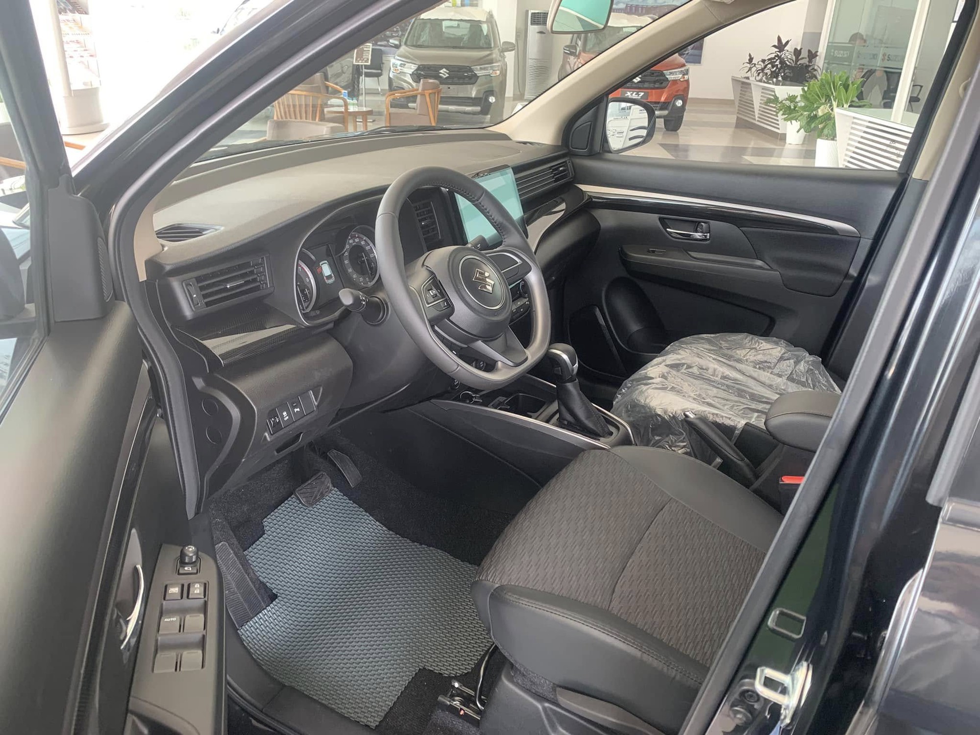 Suzuki XL7 xả nốt bản xăng tại đại lý: Giá giảm còn 505 triệu, thực tế rẻ hơn Xpander, Avanza Premio đã tính khuyến mãi - Ảnh 4