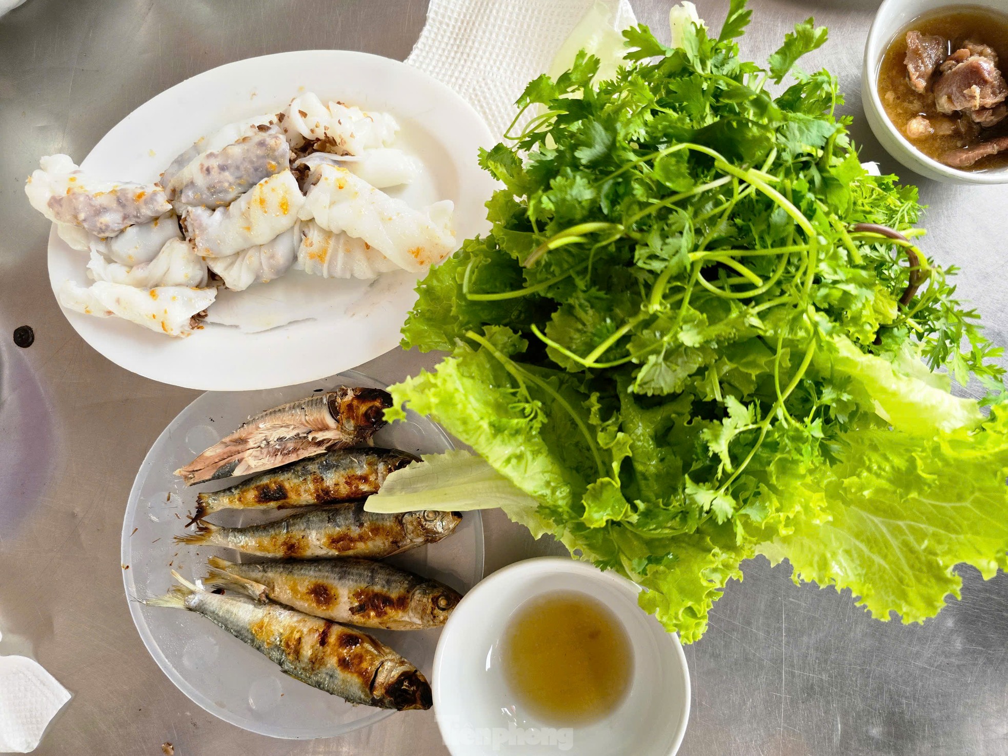 Nướng cá đặc sản không ngơi tay, nhiều người 'hốt bạc' mỗi ngày - Ảnh 15