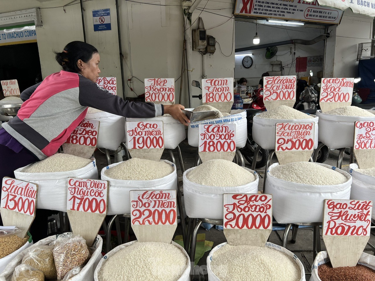 Lý do giá gạo bán lẻ giảm nhưng ít khách mua - Ảnh 1