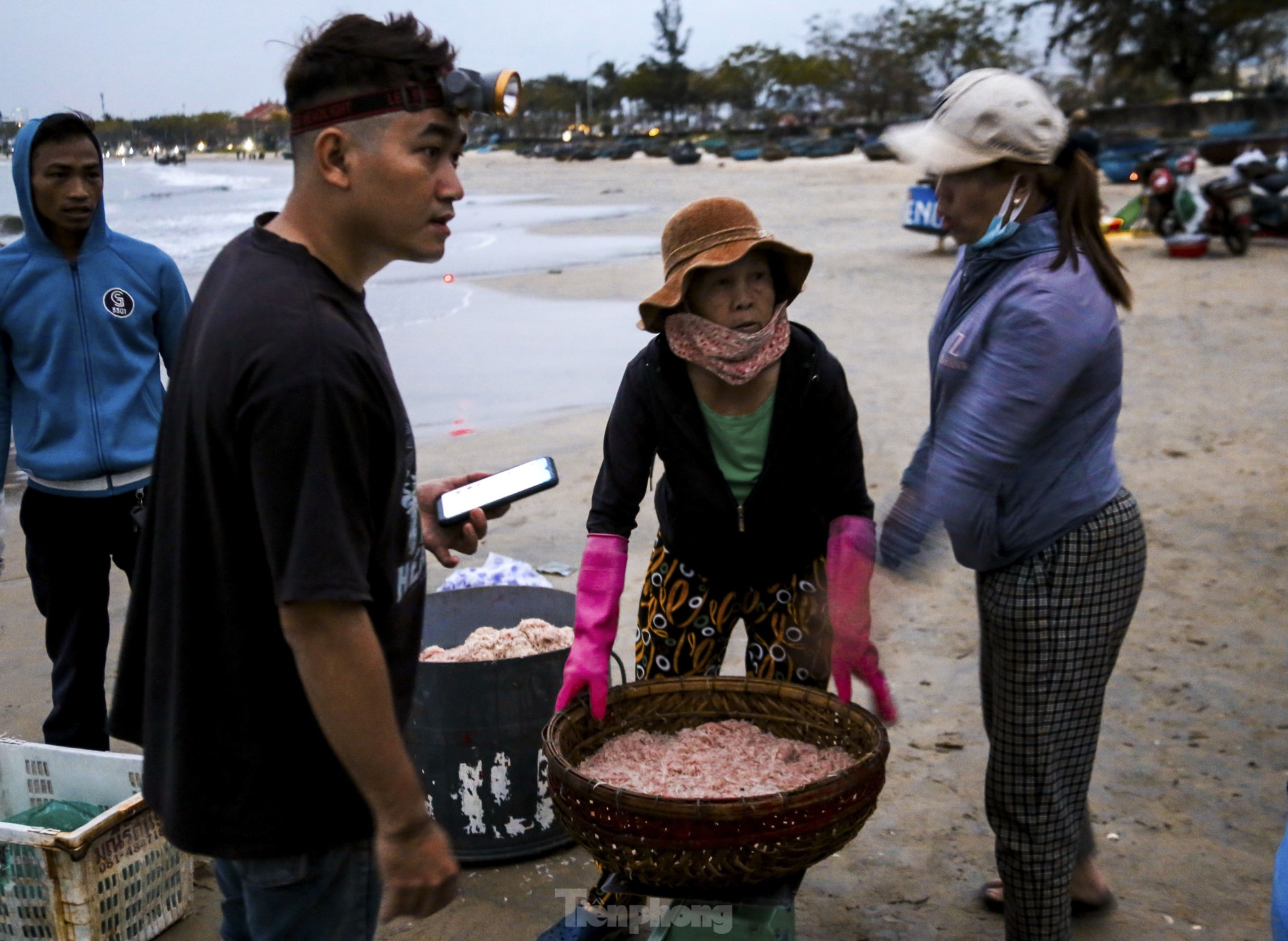 Mất mùa ruốc biển, ngư dân đứng ngồi không yên - Ảnh 13