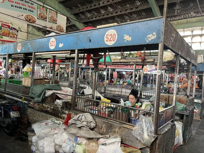 Lý do tiểu thương đồng loạt ‘treo’ cân, đóng sạp thịt lợn - Ảnh 1