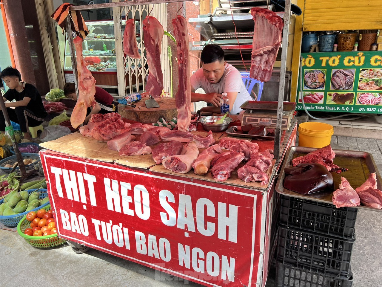 Lý do tiểu thương đồng loạt ‘treo’ cân, đóng sạp thịt lợn - Ảnh 3