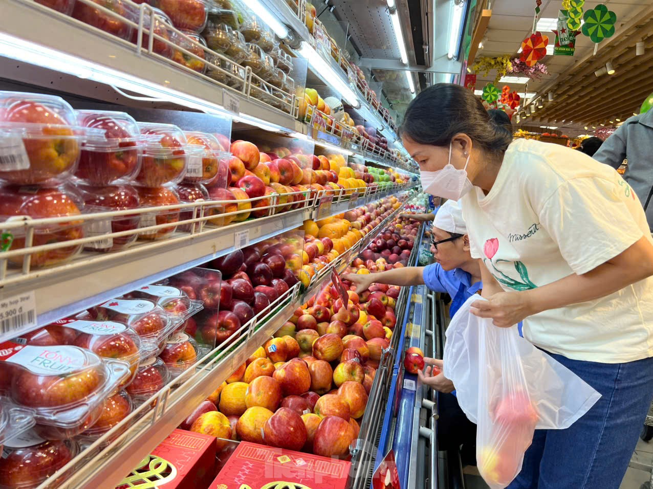 Nhiều loại trái cây 'xa xỉ' có giá rẻ giật mình - Ảnh 8