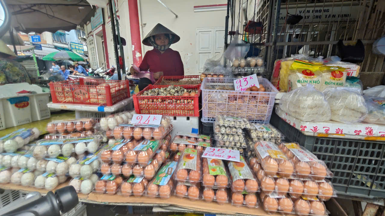 Giá trứng gà ở Việt Nam giảm sâu, sao không xuất khẩu sang Mỹ? - Ảnh 2