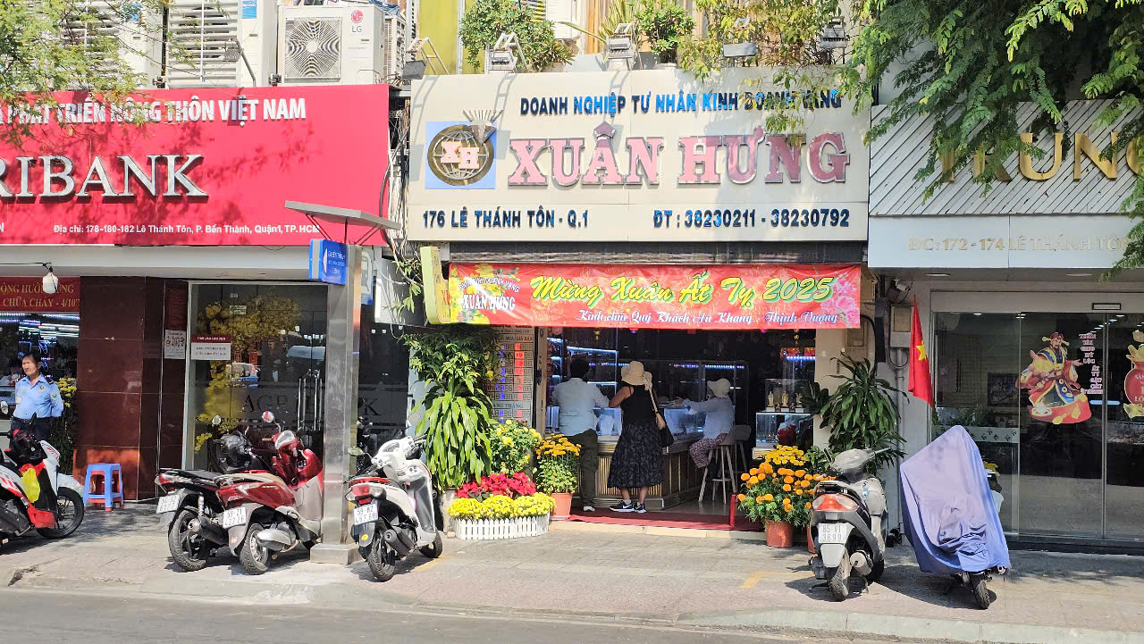 Giá vàng tăng nóng trước ngày Thần Tài, Công ty SJC bán tối đa 0,5 chỉ/người - Ảnh 5