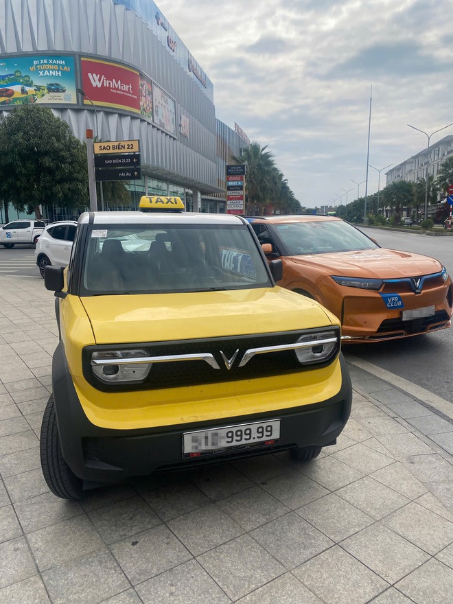 Xuất hiện chiếc VinFast VF 3 gắn mào Taxi, đeo biển số 'Xe Tải': Giá trị tấm biển gây bất ngờ! - Ảnh 2