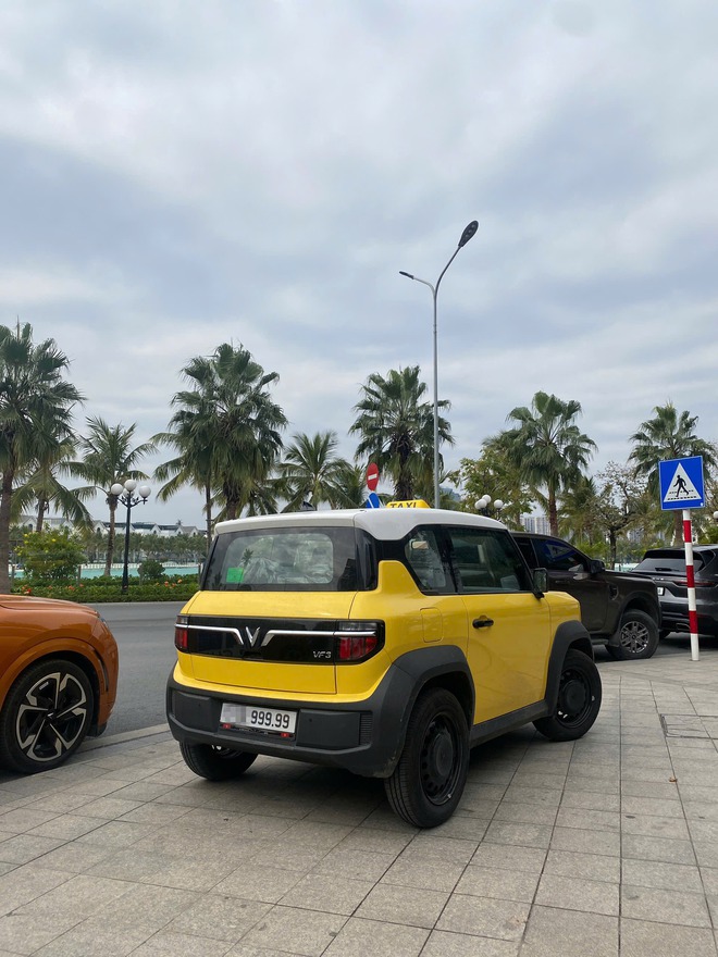 Xuất hiện chiếc VinFast VF 3 gắn mào Taxi, đeo biển số 'Xe Tải': Giá trị tấm biển gây bất ngờ! - Ảnh 3
