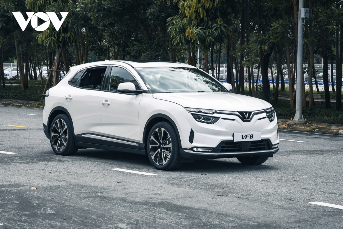 Đề xuất tiếp tục miễn lệ phí trước bạ với ô tô điện đến 28/2/2027 - Ảnh 1