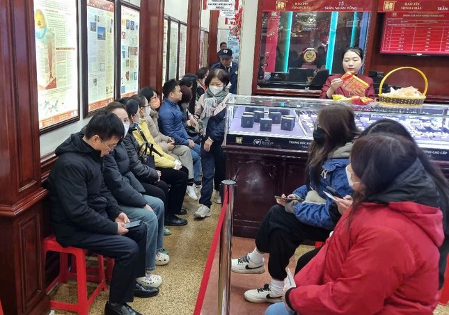 Điều gì đang diễn ra ở tiệm vàng? - Ảnh 1