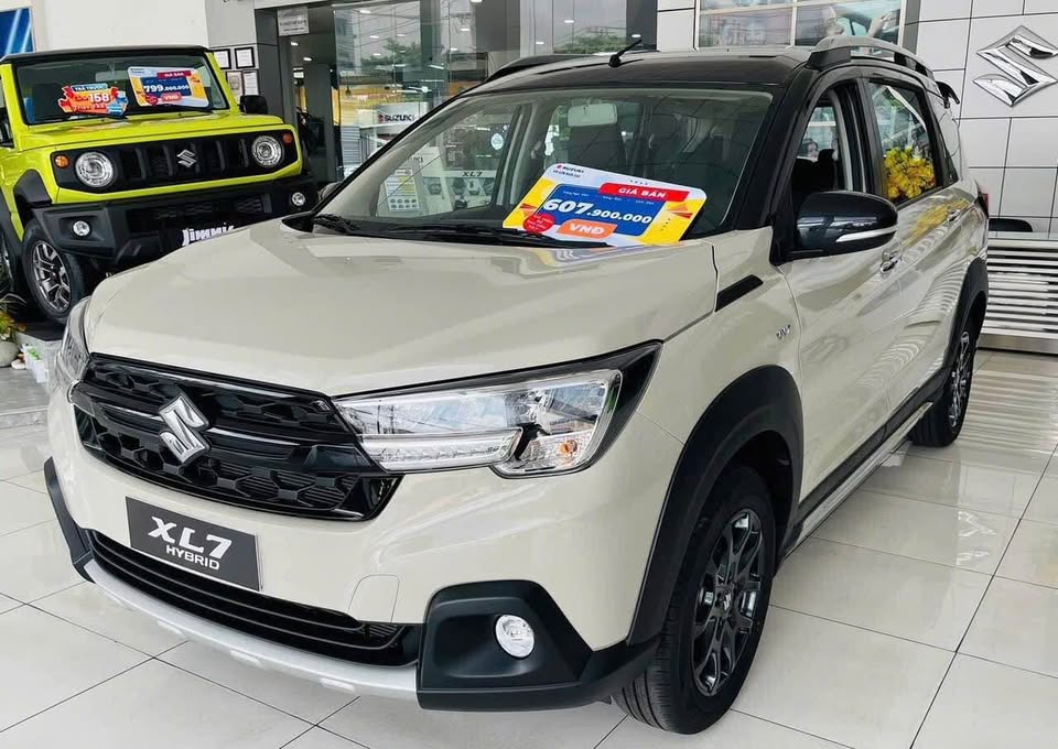 Suzuki XL7 hybrid giảm giá 55 triệu tại đại lý, đua với Xpander: Giá thực tế còn 545 triệu, rẻ hơn cả Avanza số sàn - Ảnh 1