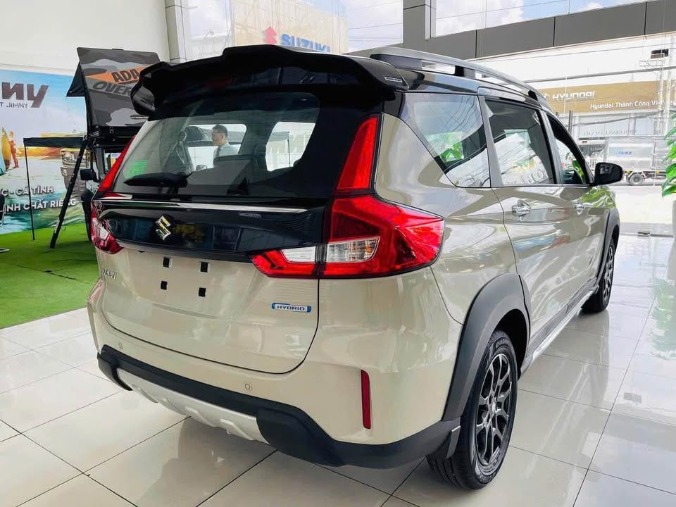 Suzuki XL7 hybrid giảm giá 55 triệu tại đại lý, đua với Xpander: Giá thực tế còn 545 triệu, rẻ hơn cả Avanza số sàn - Ảnh 4